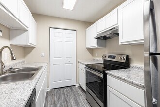 2BR, 1.5BA - 800SF - Saratoga Place Apartments & Townhomes