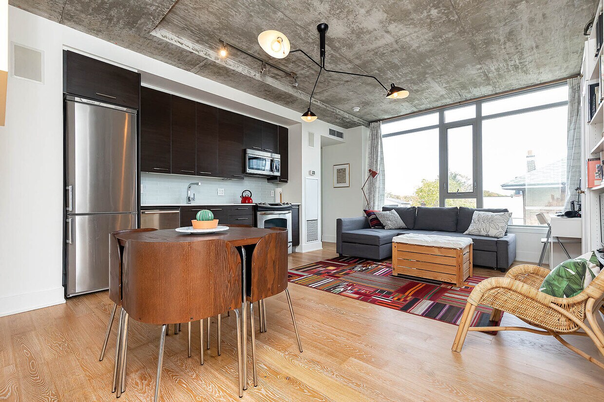 Photo principale - 630 Queen St E