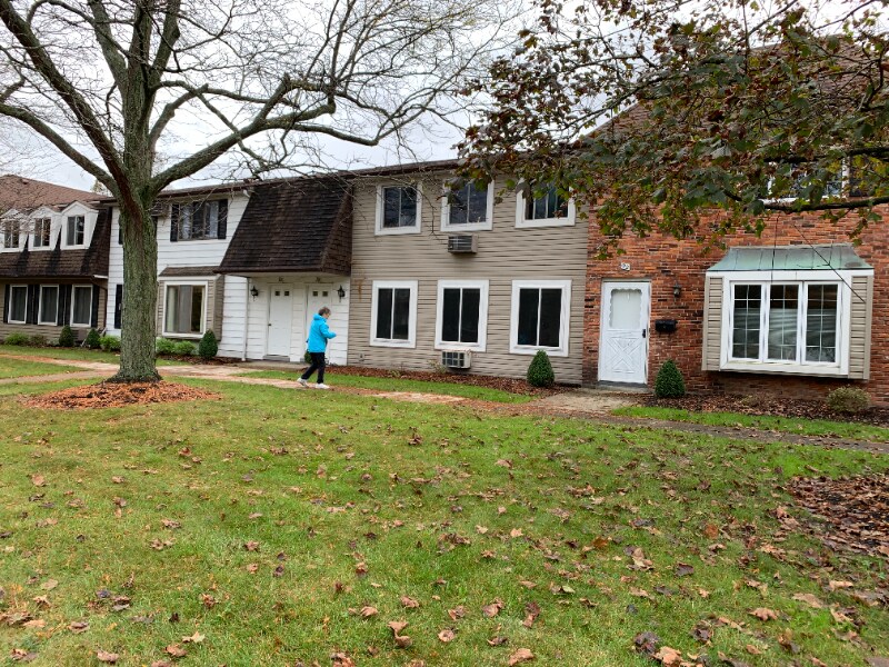Primary Photo - 88 Wellington Ct