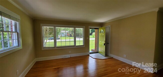 Foto del edificio - 2915 Telford Pl