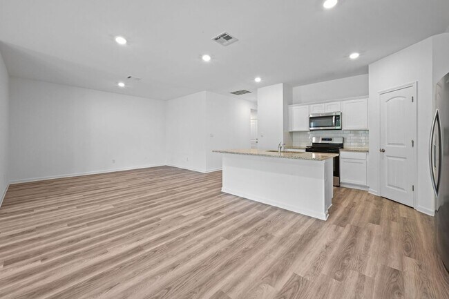 Foto del edificio - 15820 Loussier Dr