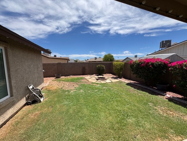 Building Photo - 7249 W Sunnyside Dr
