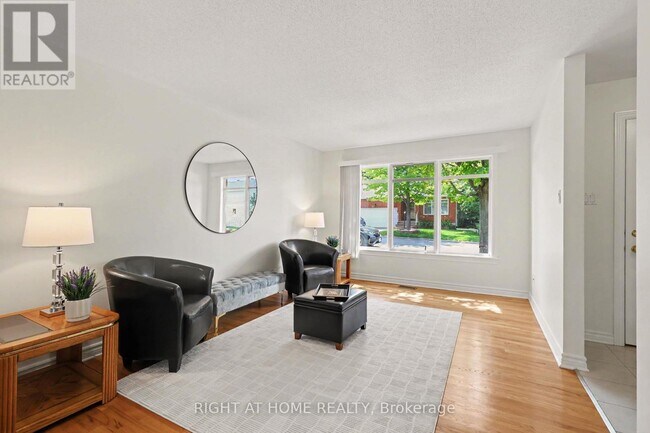 Photo du bâtiment - 54 Fieldcrest Ave