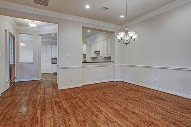 Building Photo - 2919 Royal Oaks Crest