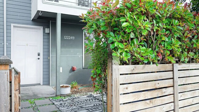 Foto del edificio - 12224 Greenwood Ave N