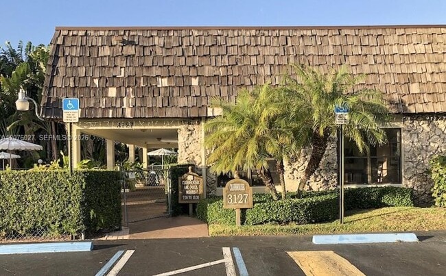 Building Photo - 3101 Oakland Shores Dr