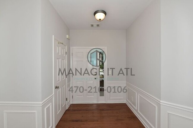 Building Photo - Location!! Minutes from Suwanee Town Cente...