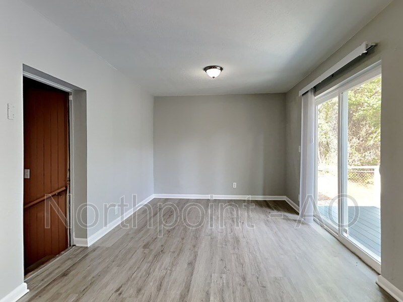 Primary Photo - 3439 Cesery Blvd