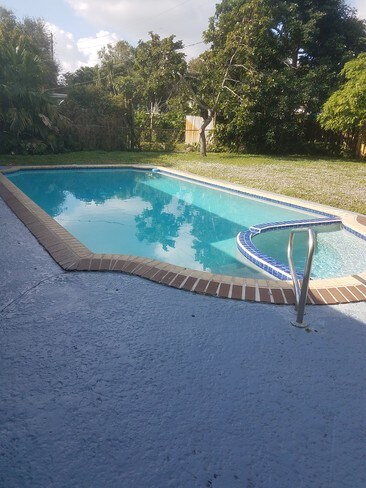 Foto del edificio - 481 SW 58th Ave