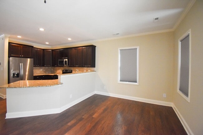 Foto del edificio - 3 Bedroom 2.5 Bathroom in Haymount - No Pets