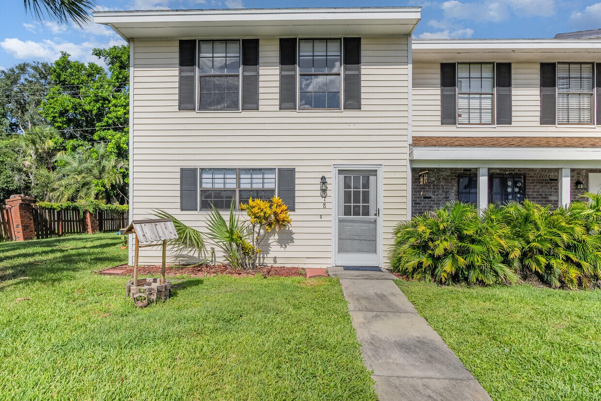 Foto principal - 3118 Manor Dr NE