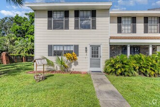Building Photo - 3118 Manor Dr NE