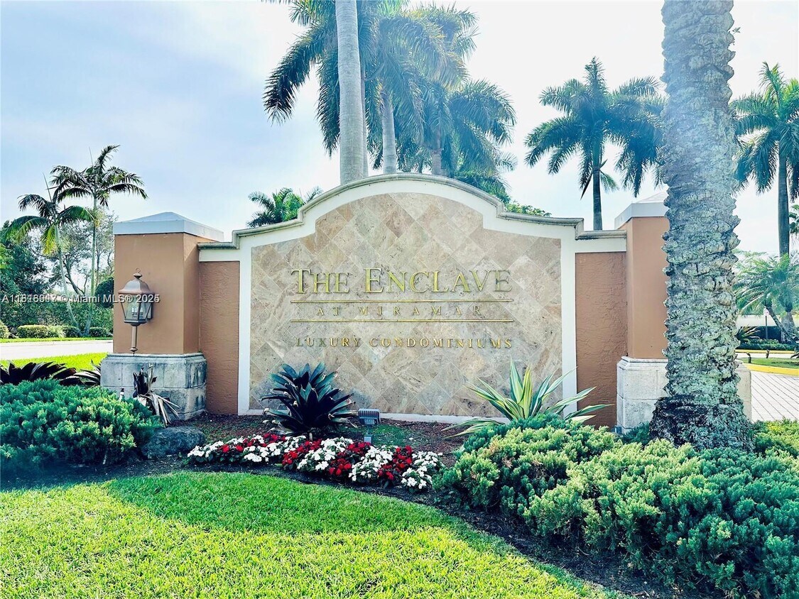 Primary Photo - 2153 Renaissance Blvd