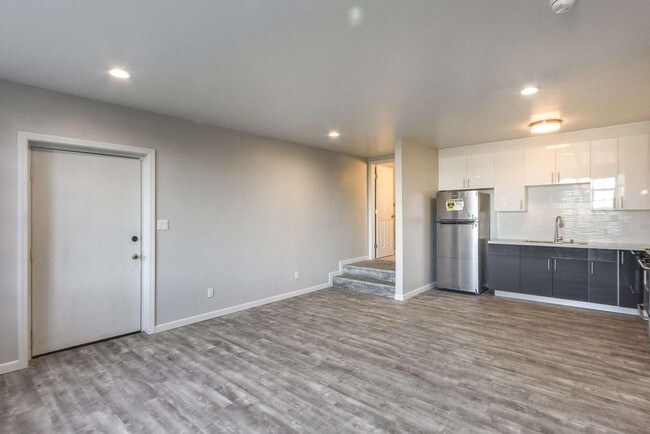 Building Photo - 3271 Kempton Ave