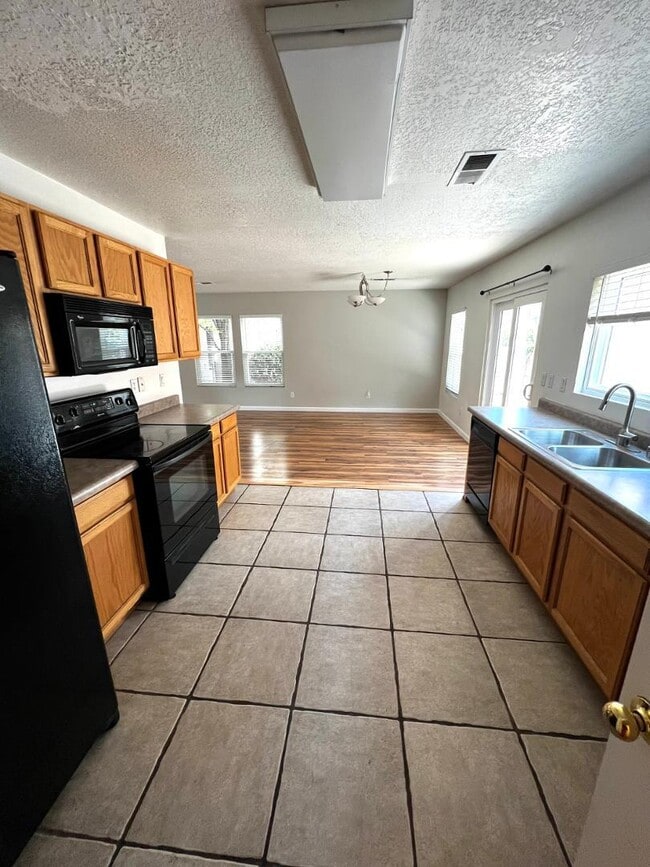 Building Photo - 4353 Altura Vista Ln NE