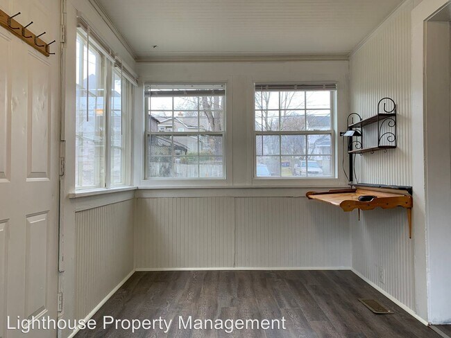 Building Photo - 615 Prospect Ave NE