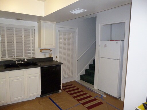 Building Photo - 106 S Primrose Dr