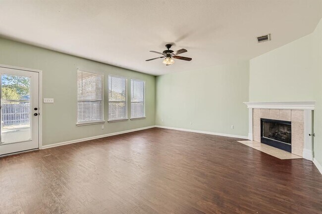 Building Photo - 105 Meadowlark Ln