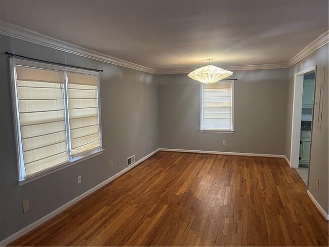 Building Photo - 116 Vanira Ave SE
