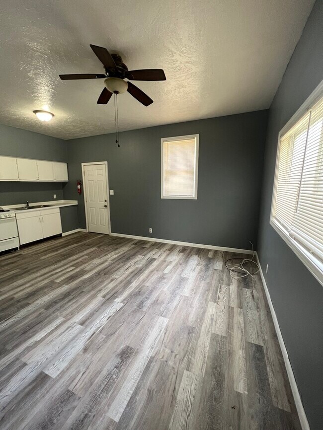 Foto del edificio - Charming 2 bed 1 bath!