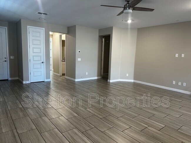 Foto del edificio - 16562 W Charlotte Dr