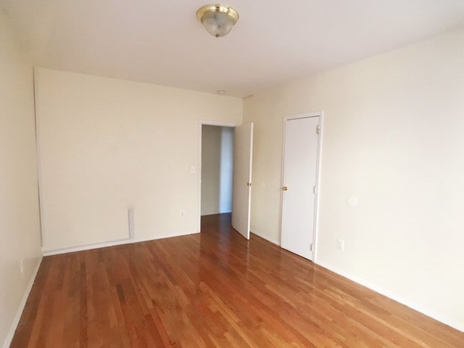 Building Photo - 975 Walton Ave