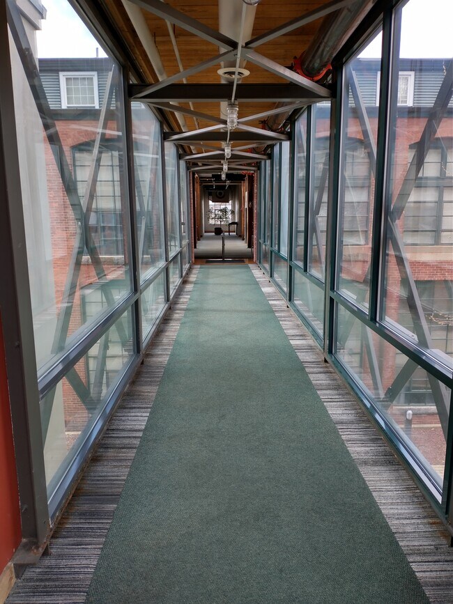 Foto del edificio - 68 Thermos Ave