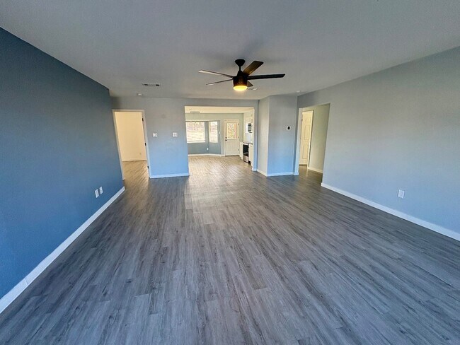 Foto del edificio - 4506 Windcrest Dr