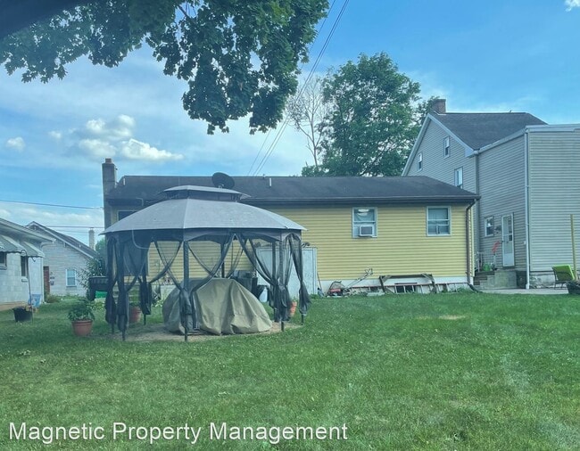 3 br, 2.5 bath House - 1525 Washington St photo'