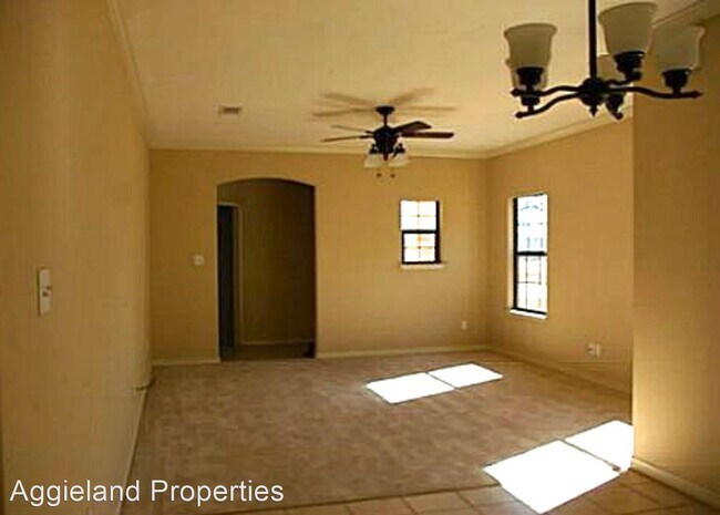 Foto del edificio - 3 br, 2 bath House - 4304 Addison Ct