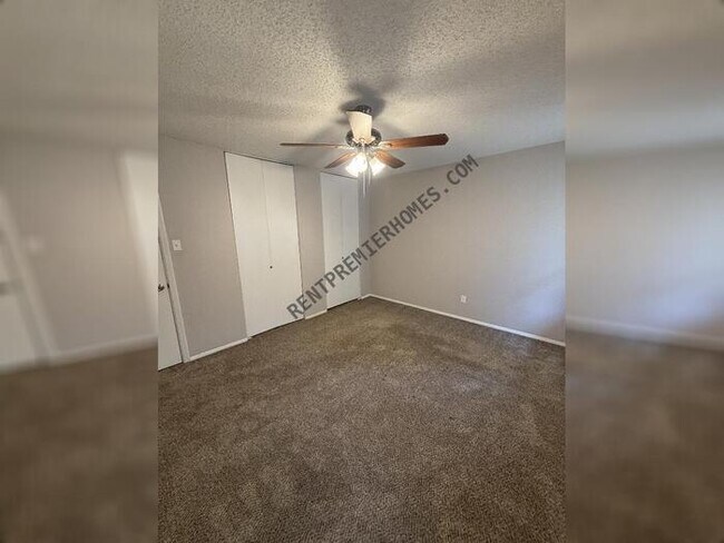 Building Photo - 4 Woodbriar Ct