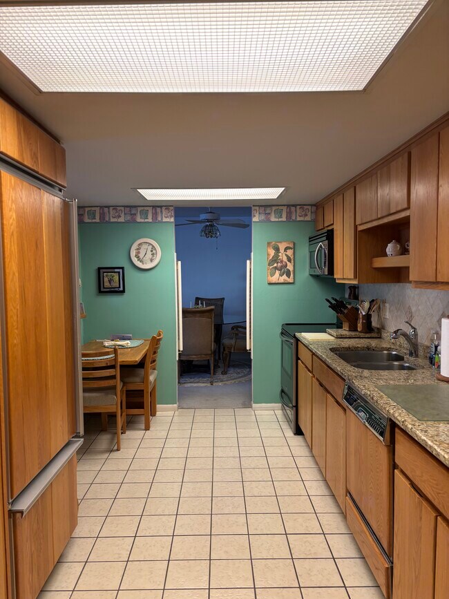Foto del edificio - 6302 Mineral Point Rd