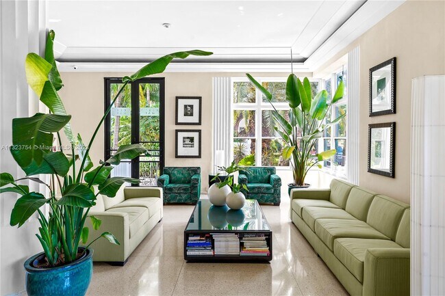 Foto del edificio - 2421 Lake Pancoast Dr