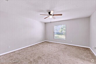 Building Photo - 960 Villa Dr