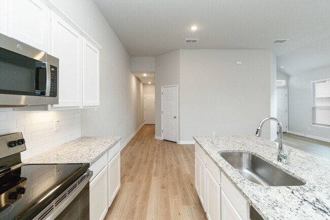Foto del edificio - Want luxury living in the Far West ...Look no further...Amanda Park is it!