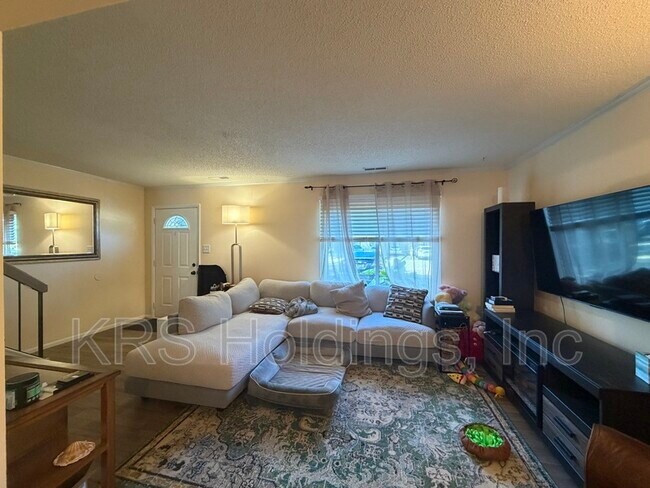 Building Photo - 3513 Mountain Dr