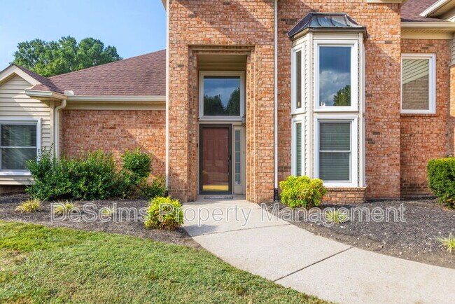 Foto del edificio - 1012 Beech Tree Ln