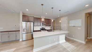 Building Photo - 333 Cedar Elm Wy