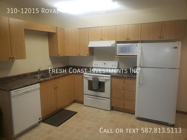 Building Photo - 12015-12015 Royal Oaks Dr