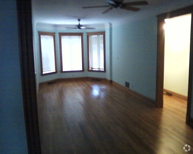 Building Photo - 640 W 35th St