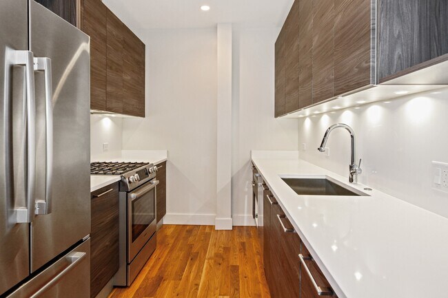 Foto del edificio - 8 W Burlington Ave