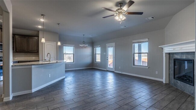 Foto del edificio - 323 Ranch Rd