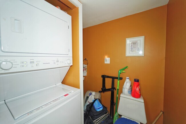 Foto del edificio - 389 Meadow Green Ln