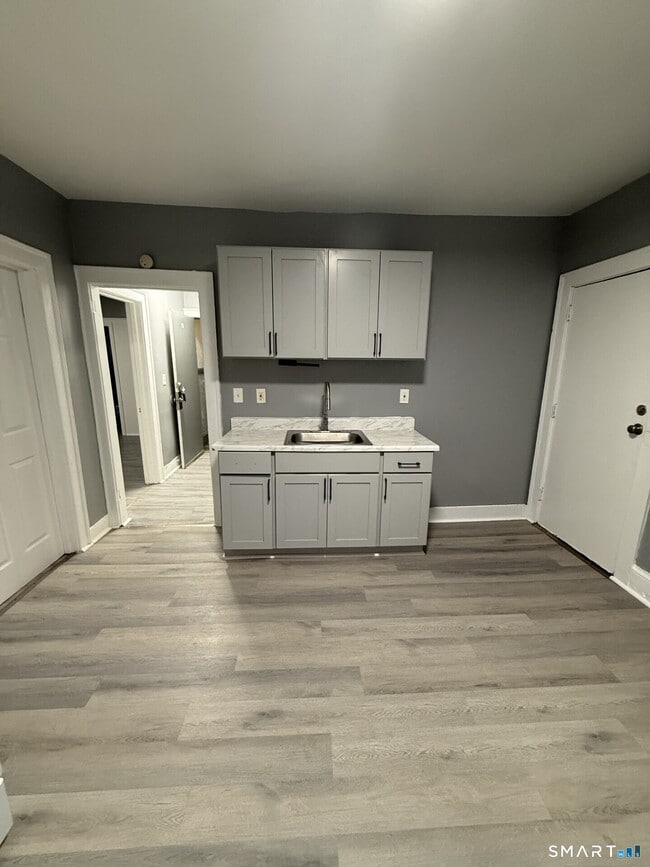 Building Photo - 85 Kent St