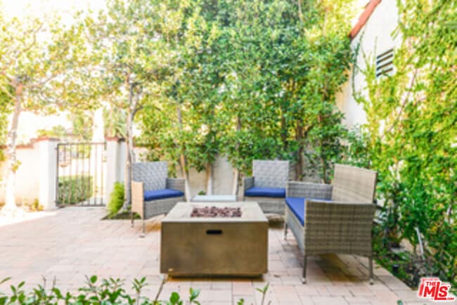 Building Photo - 333 S Rodeo Dr