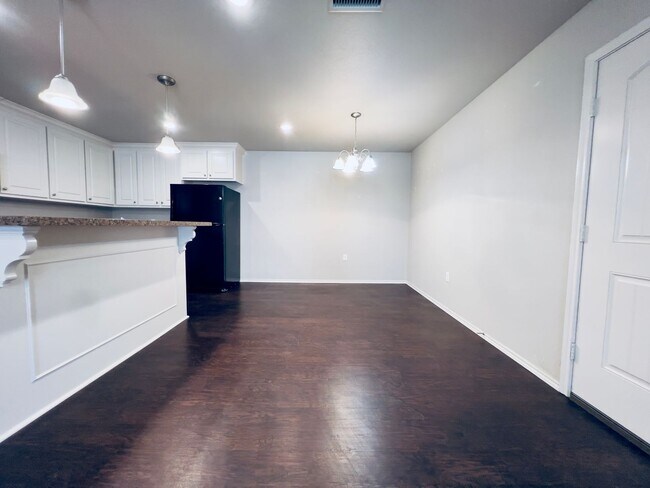 Building Photo - 3/2/2 Located in Lubbock-Cooper ISD
