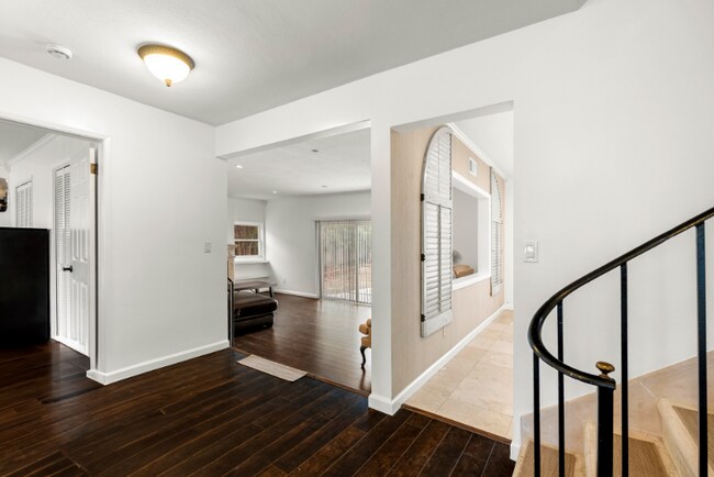 Foto del edificio - 8309 Denise Ln