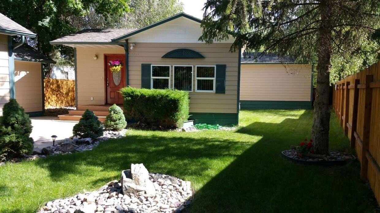 Primary Photo - 3BD 2 BA House in Great Central Location!