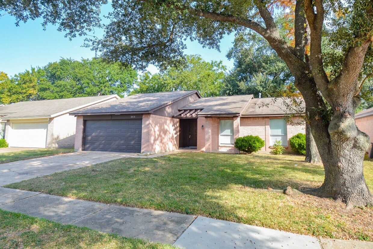 Primary Photo - 8018 Sweetgum Trace Dr