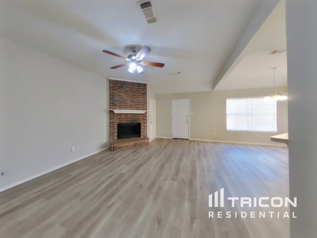 Foto del edificio - 7319 Woodhome Dr